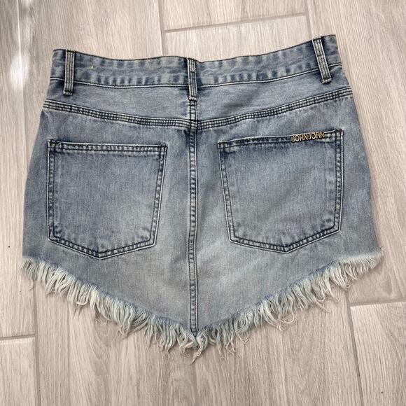 John John Women's 25 Distressed Denim Fringed Bottom Mini Skirt NWT - Picture 4 of 7